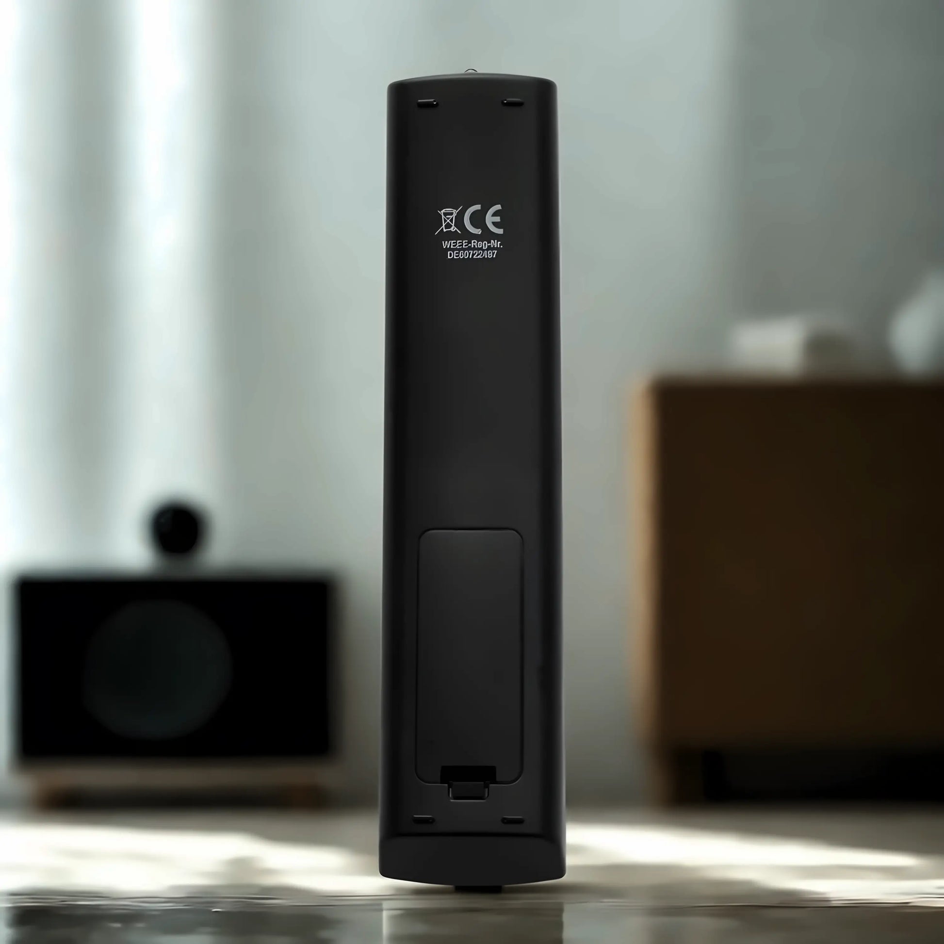 Blaupunkt Fernbedienung BLA40-133 Rückseite mit geöffnetem Batteriefach - CE-zertifiziert WEEE-konform, benötigt 2x AAA Batterien, sofort einsatzbereit ohne Setup für Blaupunkt 3D Smart TV