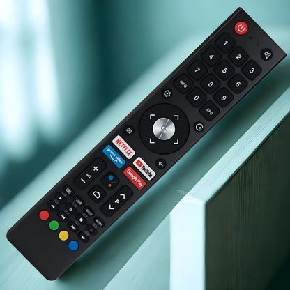 CHIQ Ersatz Fernbedienung GCBLTV02ADBBT im Lifestyle-Foto mit Netflix, YouTube und Farbtasten.
