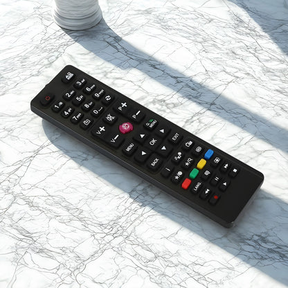 Telefunken RC4875 Universal Ersatzfernbedienung auf Marmortisch – kompatibel mit Telefunken, Finlux und Vestel Fernsehern