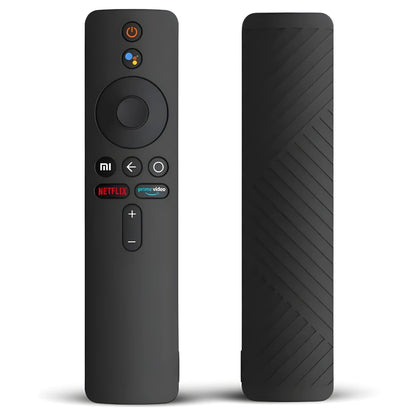 Schwarze Silikon Schutzhülle für die Xiaomi Mi TV Stick 4K Fernbedienung. Hochwertiges Silikon-Material in perspektivischer Ansicht.